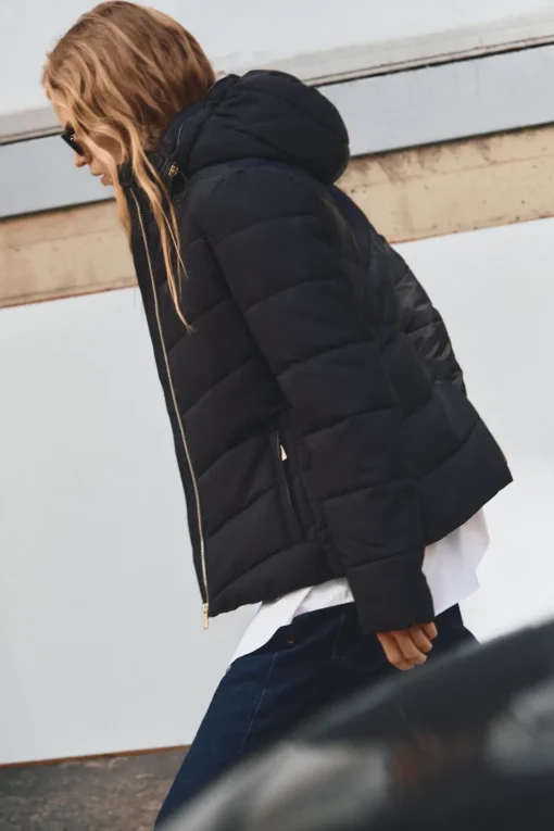 ANORAK ACOLCHADO ENTALLADO WATER AND WIND PROTECTION