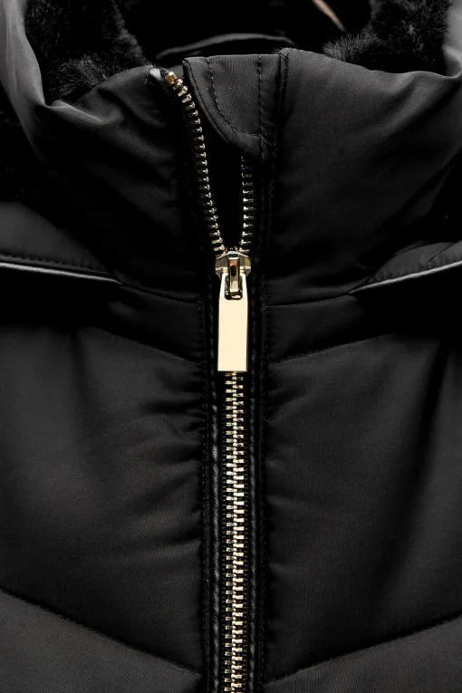 ANORAK ACOLCHADO ENTALLADO WATER AND WIND PROTECTION