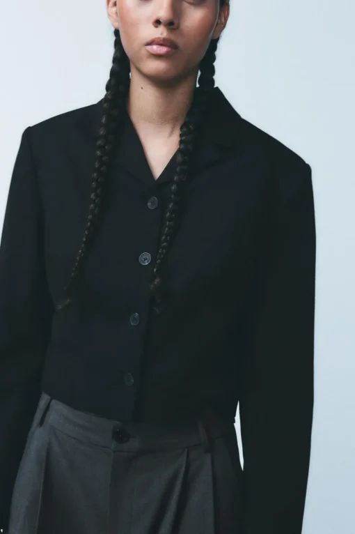 BLAZER ENTALLADA CORTA