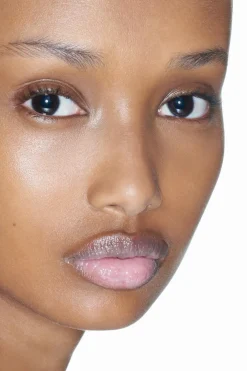 BÁLSAMO CON COLOR PARA LABIOS SPF30