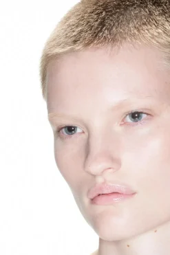 BÁLSAMO CON COLOR PARA LABIOS SPF30