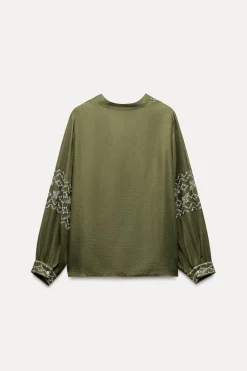 BLUSA MANGAS BORDADOS