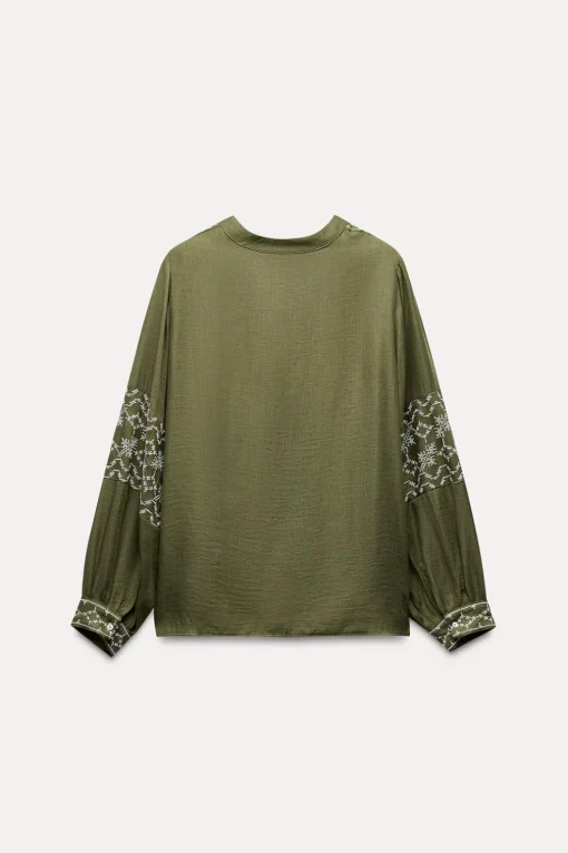 BLUSA MANGAS BORDADOS