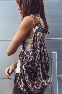 BOLSO EFECTO SATINADO ESTAMPADO ANIMAL