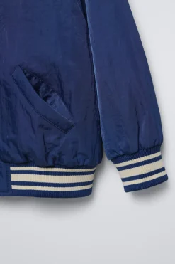 BOMBER TEXTO BORDADO