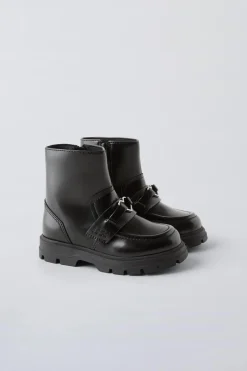 BOTA ADORNO