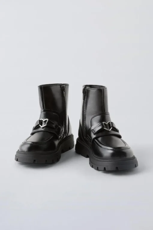 BOTA ADORNO