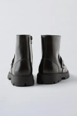 BOTA ADORNO
