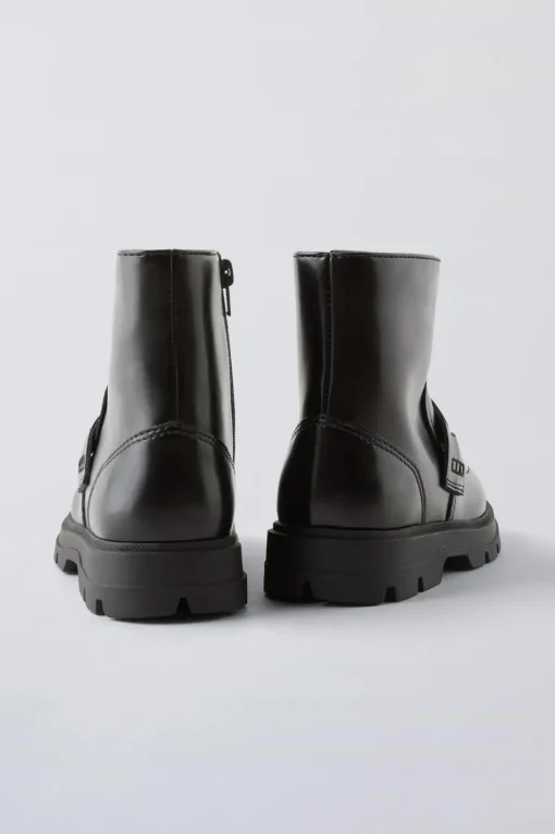 BOTA ADORNO