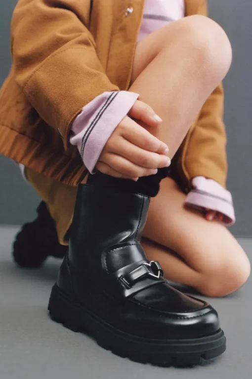 BOTA ADORNO