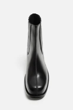 BOTA CHELSEA PIEL X NANUSHKA