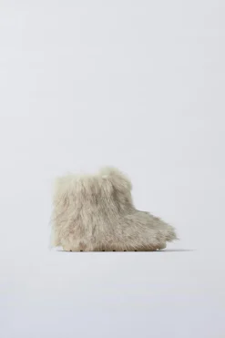 BOTA PELO