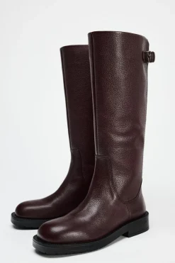 BOTA PLANA HEBILLA PIEL