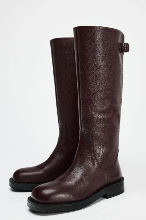 BOTA PLANA HEBILLA PIEL