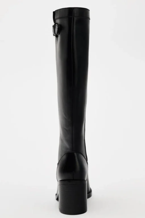 BOTA TACÓN HEBILLA