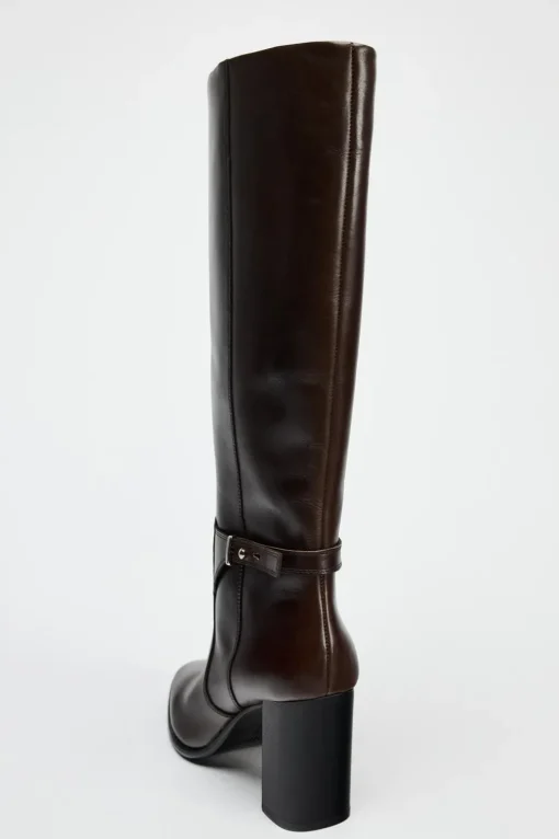 BOTA TACÓN HEBILLA PIEL