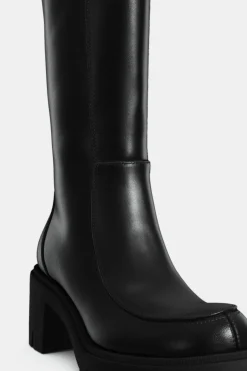 BOTA TACÓN SUELA DENTADA