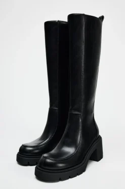 BOTA TACÓN SUELA DENTADA