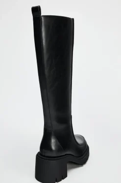 BOTA TACÓN SUELA DENTADA