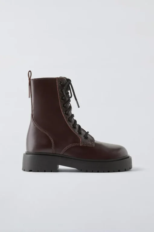 BOTÍN PIEL CORDONES
