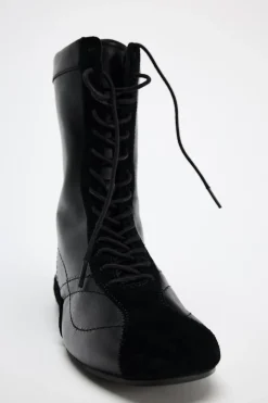 BOTÍN PLANO CORDONES PIEL