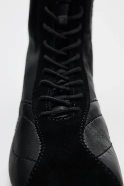 BOTÍN PLANO CORDONES PIEL