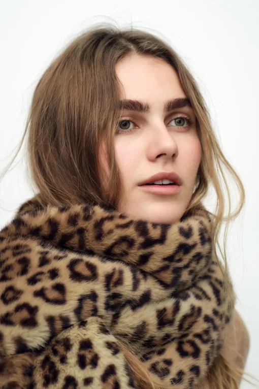 BUFANDA EFECTO PELO ESTAMPADO ANIMAL