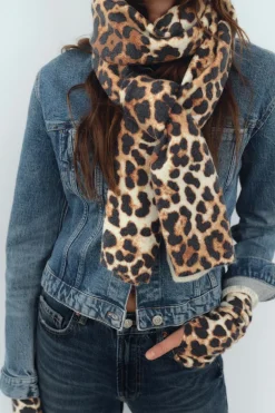 BUFANDA PUNTO FINO ESTAMPADO ANIMAL