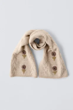 BUFANDA PUNTO FLORES BORDADAS
