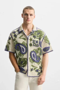 CAMISA CROCHET BORDADOS CONTRASTE