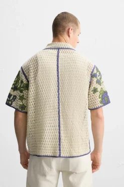 CAMISA CROCHET BORDADOS CONTRASTE