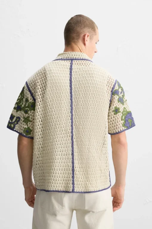 CAMISA CROCHET BORDADOS CONTRASTE