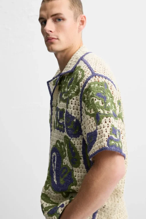 CAMISA CROCHET BORDADOS CONTRASTE