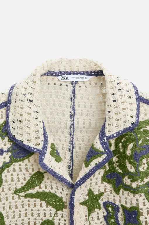 CAMISA CROCHET BORDADOS CONTRASTE