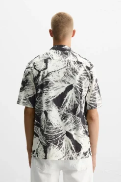 CAMISA ELÁSTICA ESTAMPADO HOJAS