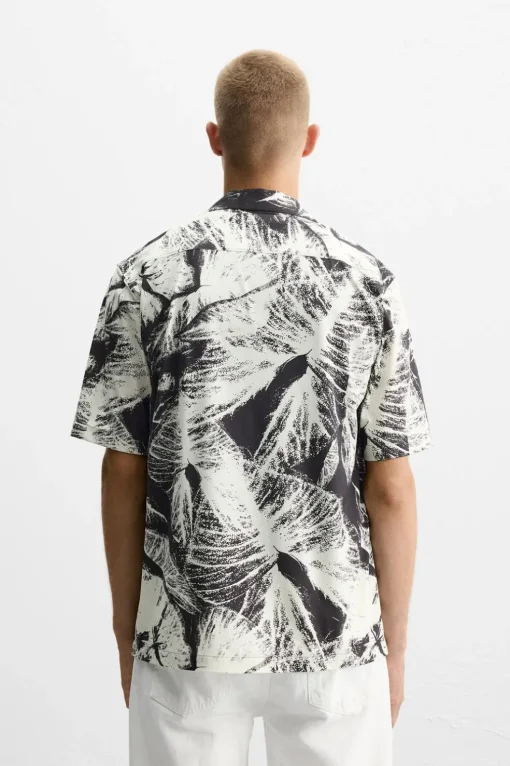 CAMISA ELÁSTICA ESTAMPADO HOJAS