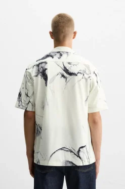 CAMISA ELÁSTICA ESTAMPADO ABSTRACTO