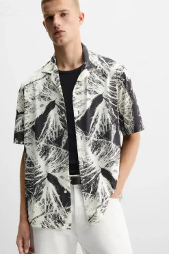 CAMISA ELÁSTICA ESTAMPADO HOJAS