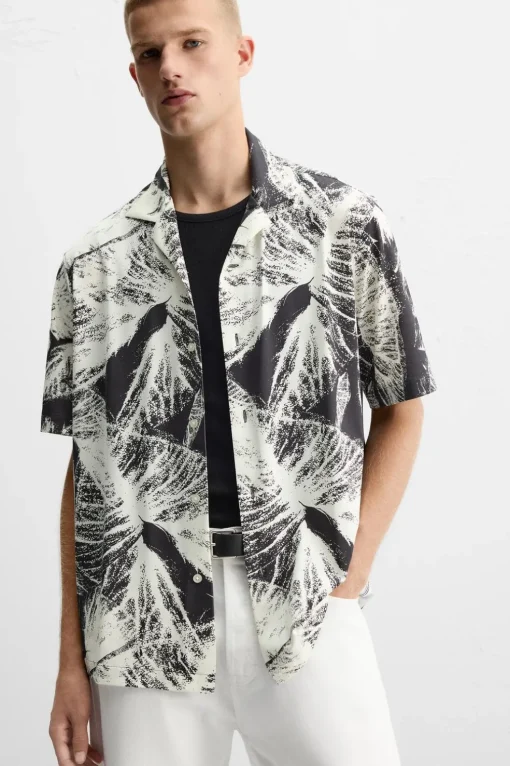 CAMISA ELÁSTICA ESTAMPADO HOJAS