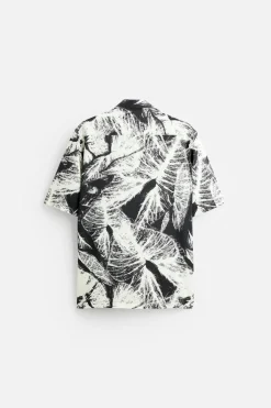 CAMISA ELÁSTICA ESTAMPADO HOJAS