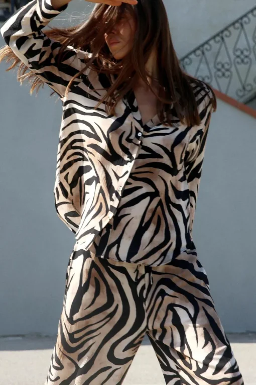CAMISA FLUIDA ESTAMPADO ANIMAL