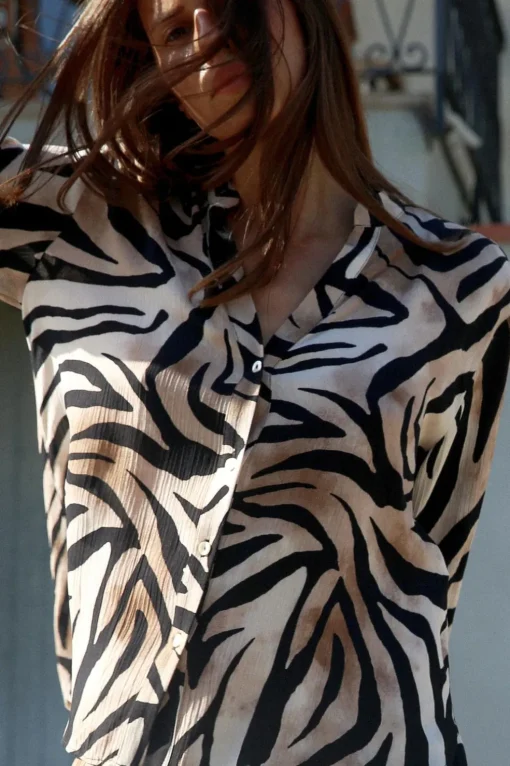CAMISA FLUIDA ESTAMPADO ANIMAL
