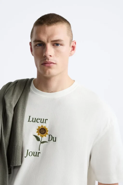 CAMISETA BORDADO CONTRASTE