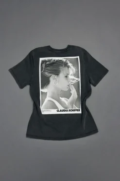 CAMISETA CLAUDIA SCHIFFER LAVADA - PHOTO BY HANS FEURER LICENSED BY TRUNK ARCHIVE