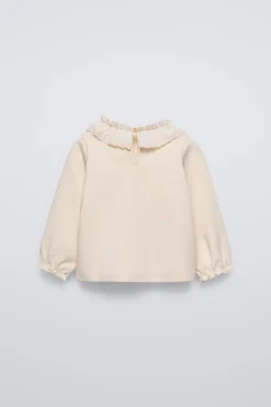 CAMISETA CUELLO BORDADO SUIZO