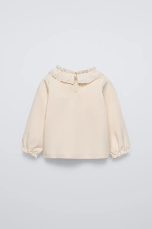 CAMISETA CUELLO BORDADO SUIZO