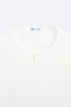 CAMISETA CUELLO BOTÓN