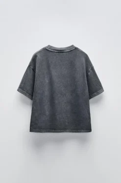 CAMISETA EFECTO LAVADO APLIQUE FLORES