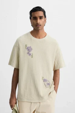 CAMISETA ESTRUCTURA BORDADOS