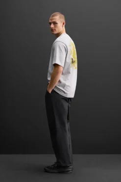 CAMISETA GRÁFICOS COMBINADOS